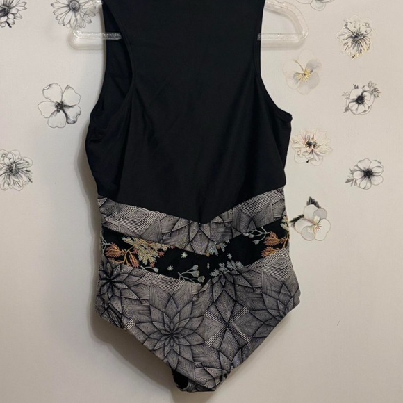 Roxy Pop Surf One Piece - L - Picture 11 of 11